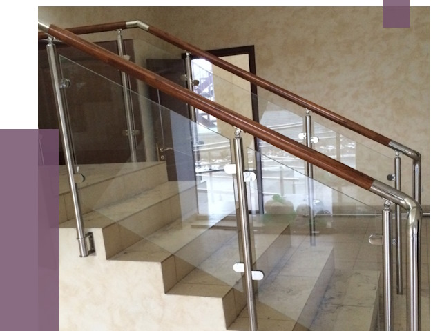 Комбинированные перила из металла и дерева в Кинели