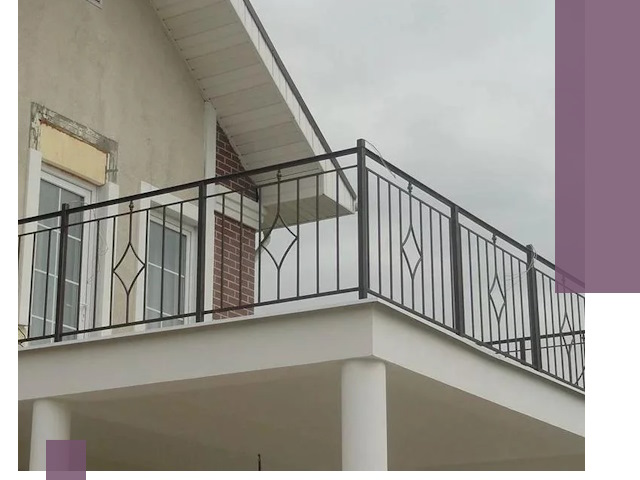 Изготовление балконных ограждений в Кинели из металла и стекла